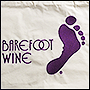 Вышивка на сумке логотипа Barefoot Wine