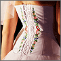 Вышивка узора на свадебном платье со спины